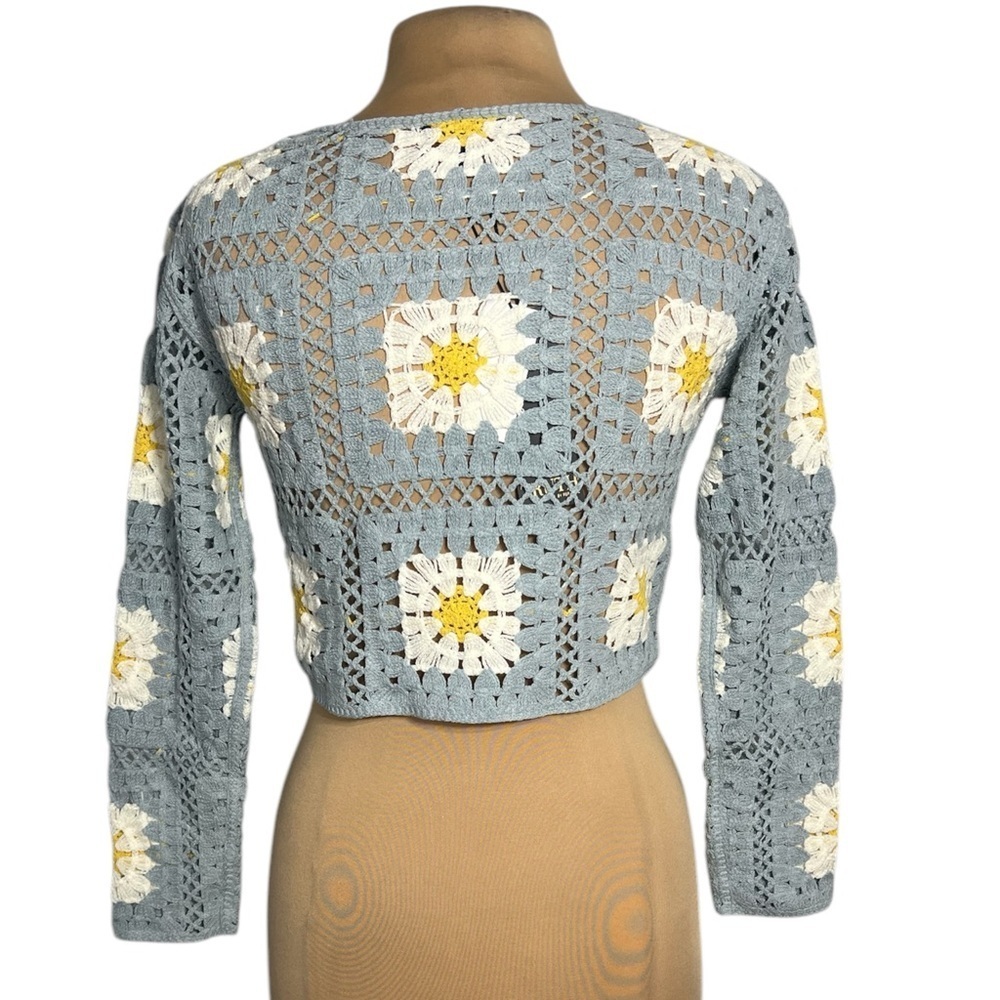 Truth by Republic cropped granny square sweater in blue yellow and white Size S - Picture 5 of 7
